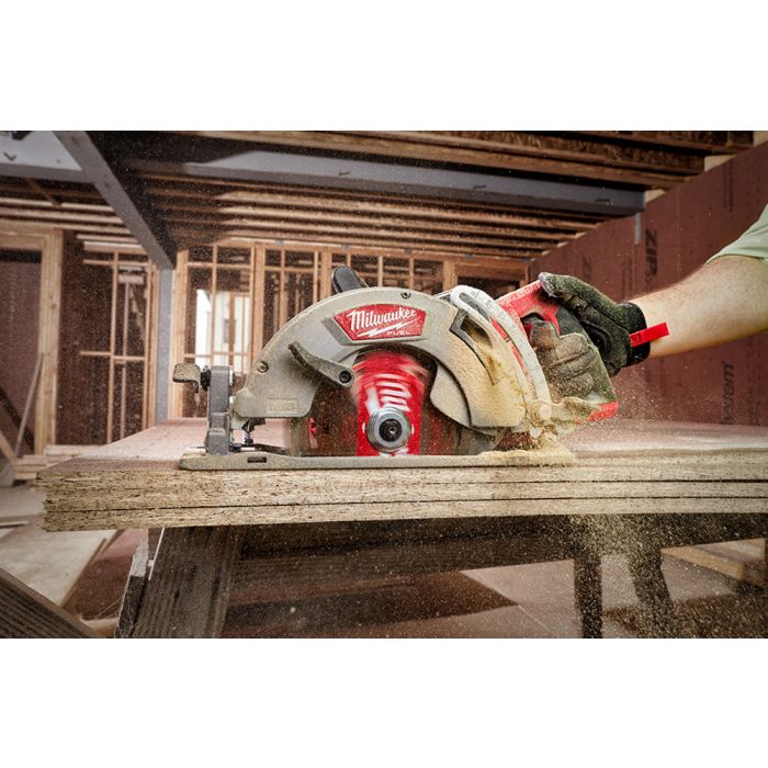 Milwaukee M18 FUEL 18 Volt Lithium-Ion Brushless Cordless Rear Handle 7-1/4  in. Circular