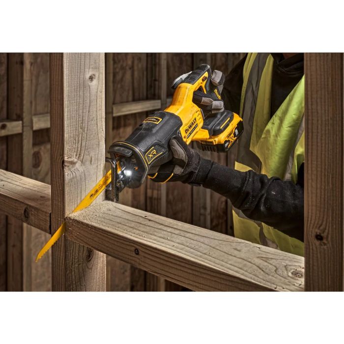 DeWalt 20V MAX XR Brushless 4 Tool Combo Kit with 2 4Ah Batteries
