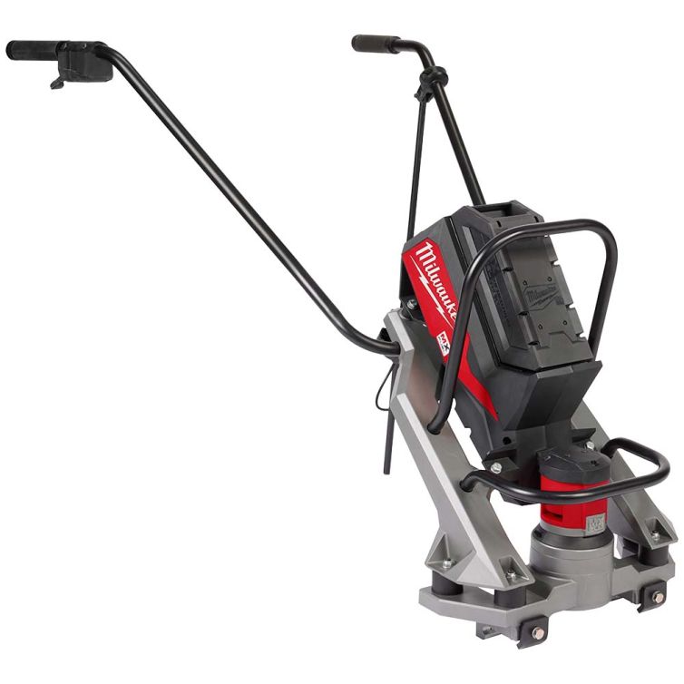 Milwaukee MX FUEL Vibratory Screed Kit with robust design for efficient concrete leveling and finishing on construction sites
